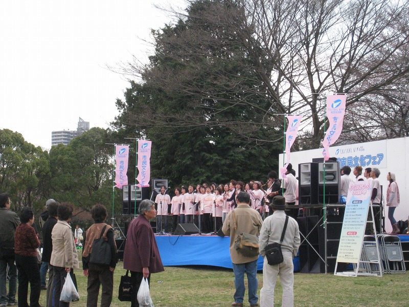 http://www.shintoko.jp/engblog/archives/images/2009/04/090404_blossamviewing_1541.jpg