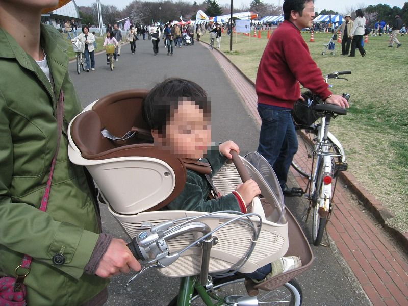 http://www.shintoko.jp/engblog/archives/images/2009/04/090404_blossamviewing_1542.jpg