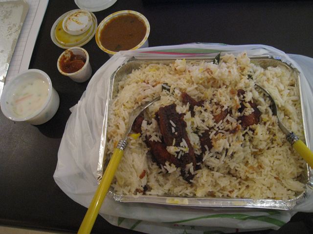 http://www.shintoko.jp/engblog/archives/images/2010/04_1/100410_chikinbiryani.JPG