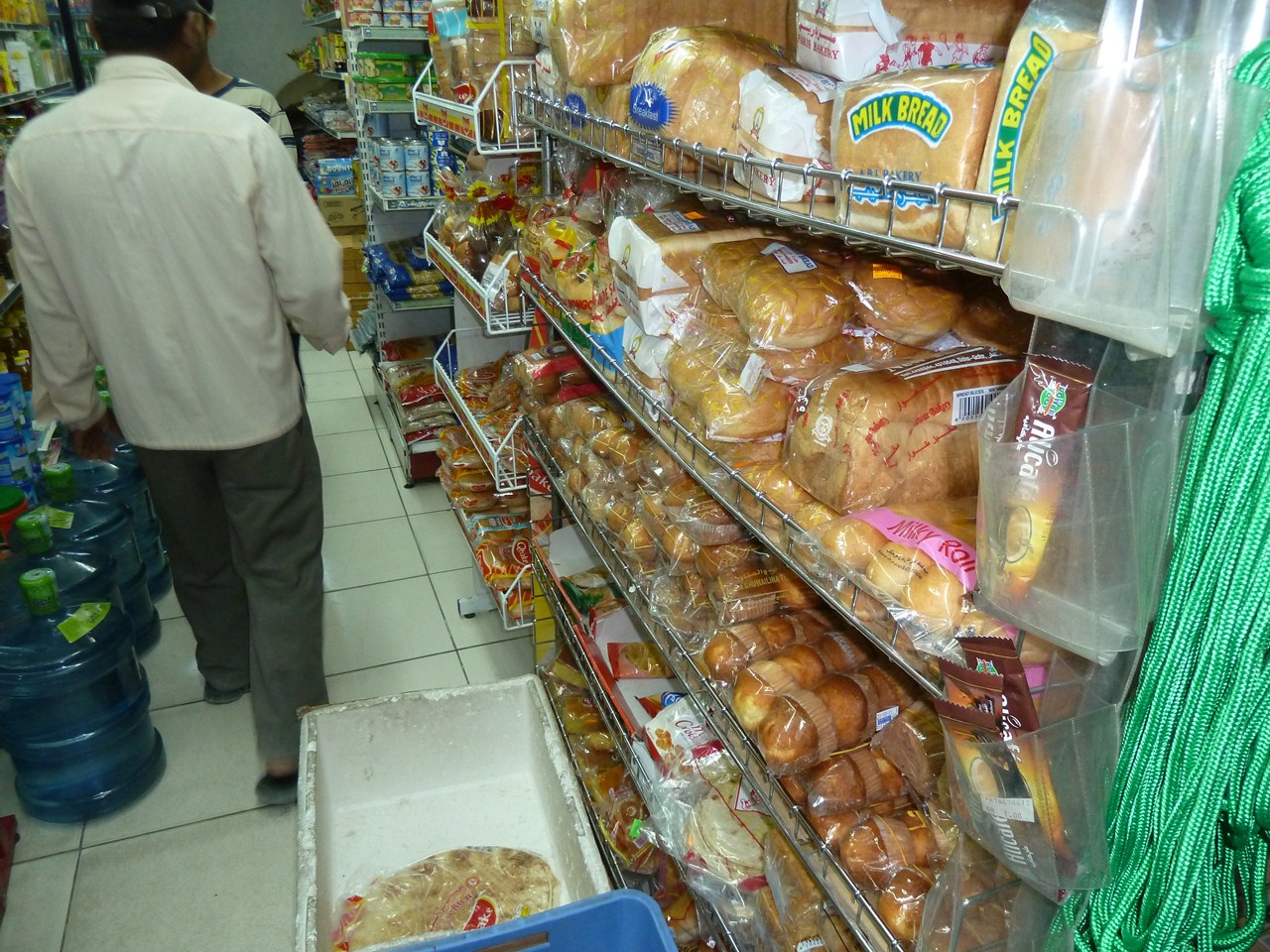 http://www.shintoko.jp/engblog/archives/images/2012/05/120527_alfahadfoodcenter663.jpg