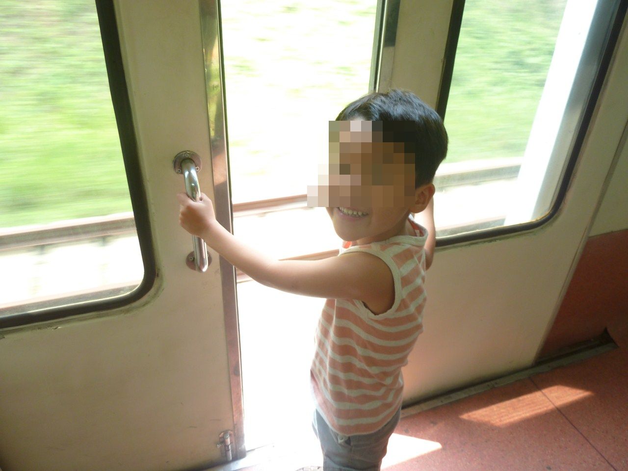 http://www.shintoko.jp/engblog/archives/images/2012/10/121026_bandungkeretaapi328.jpg