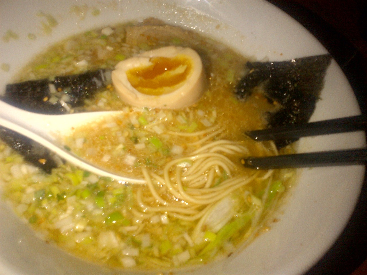 http://www.shintoko.jp/engblog/archives/images/2012/10/121030_ramen180489.jpg