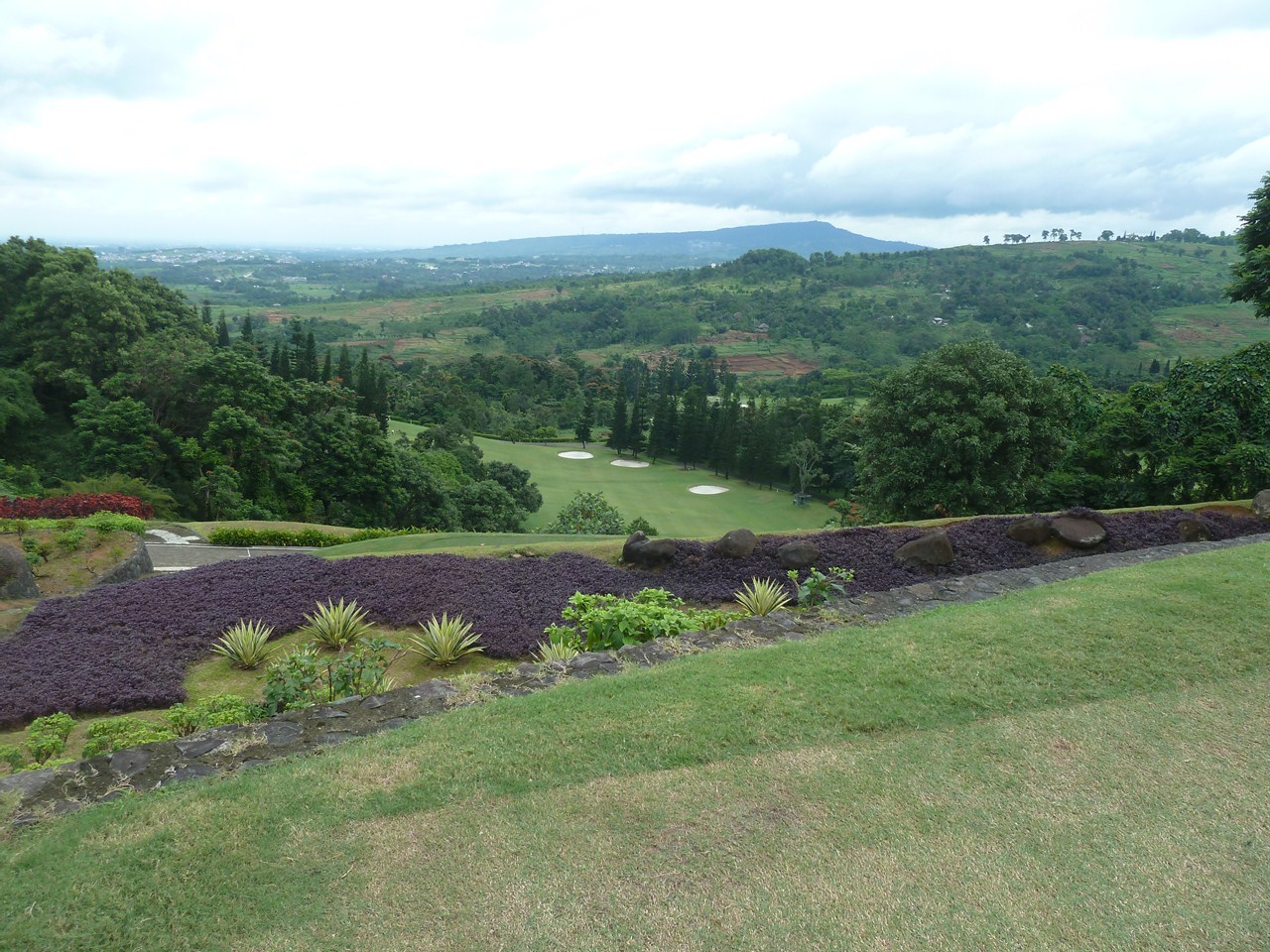 http://www.shintoko.jp/engblog/archives/images/2013/02/130217_gununggeulisgolf216.jpg