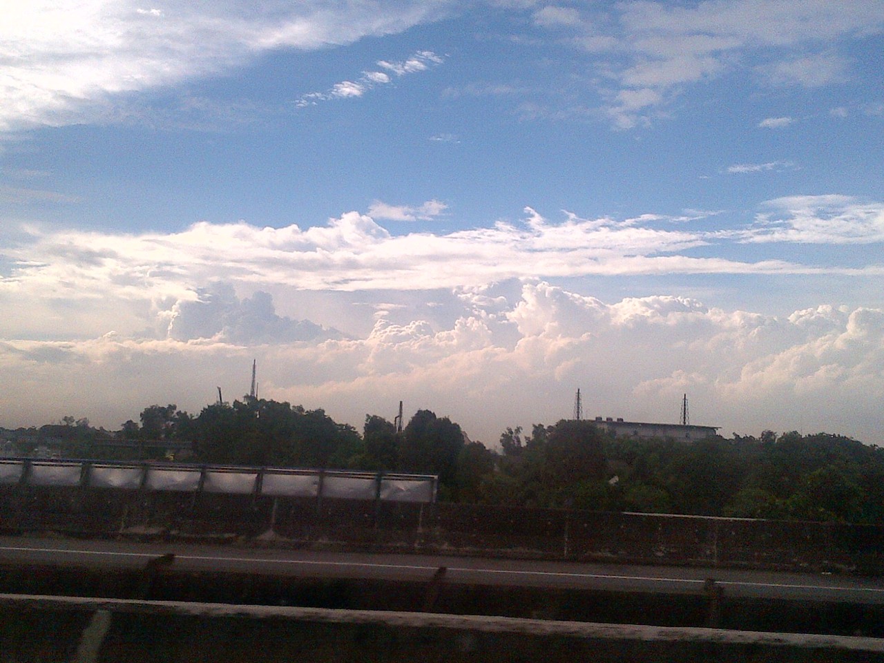 http://www.shintoko.jp/engblog/archives/images/2013/03/130301_karawangcloud01631s.jpg
