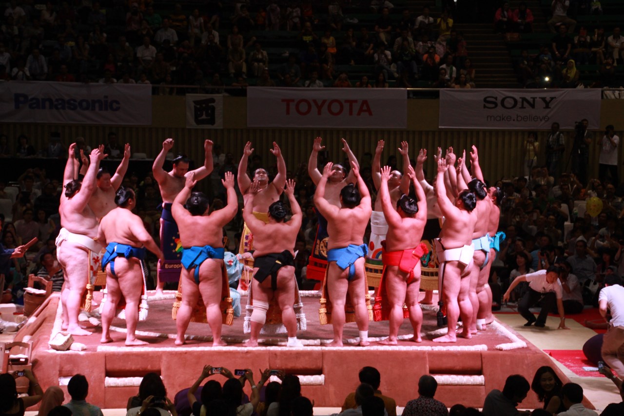 http://www.shintoko.jp/engblog/archives/images/2013/08/130824_sumotournamentjakarta_5230.jpg