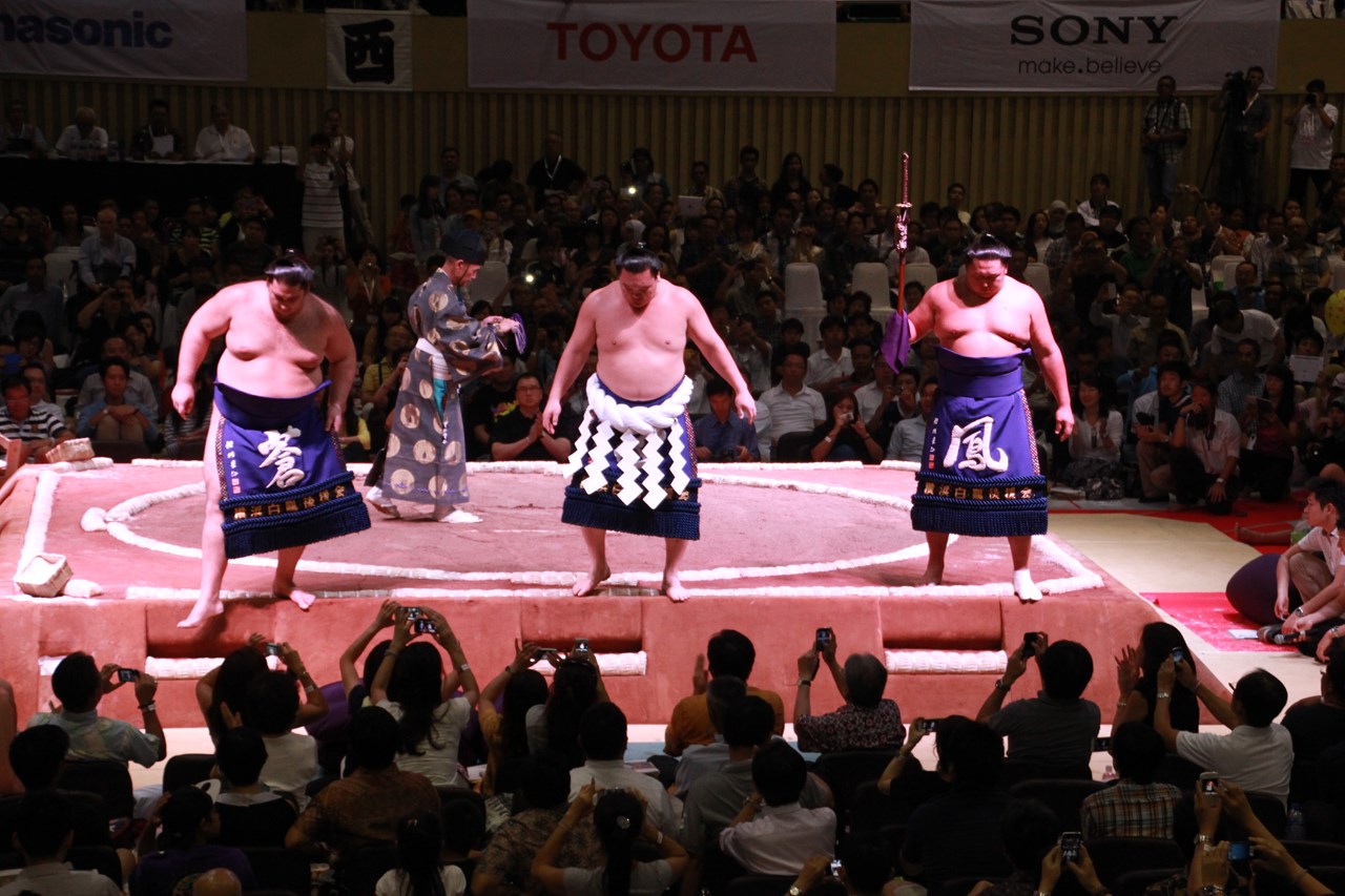 http://www.shintoko.jp/engblog/archives/images/2013/08/130824_sumotournamentjakarta_5244.jpg