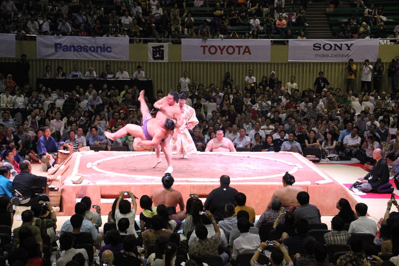 http://www.shintoko.jp/engblog/archives/images/2013/08/130824_sumotournamentjakarta_5275.jpg