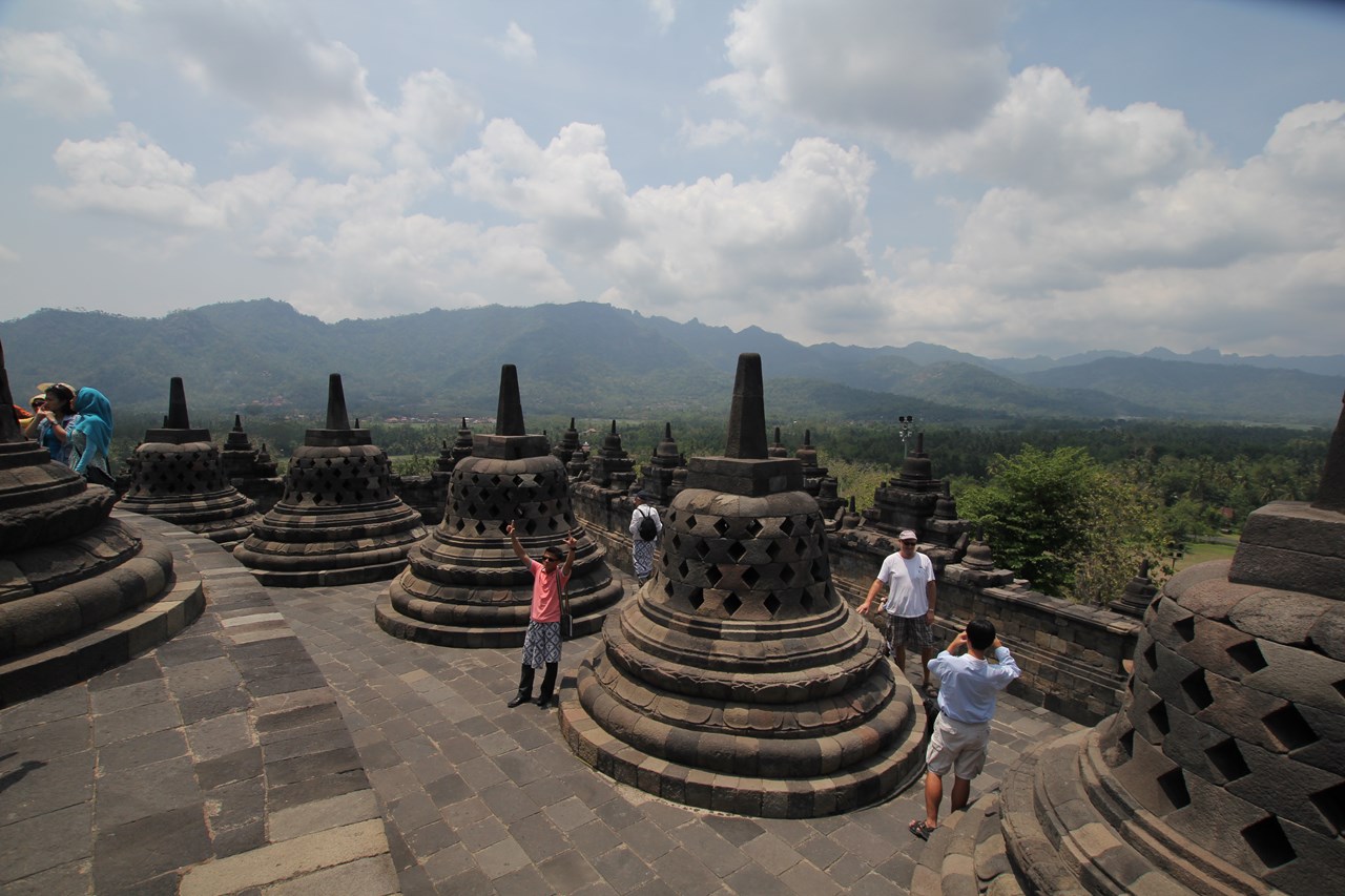 http://www.shintoko.jp/engblog/archives/images/2013/11/121116_yogyakarta2054.jpg
