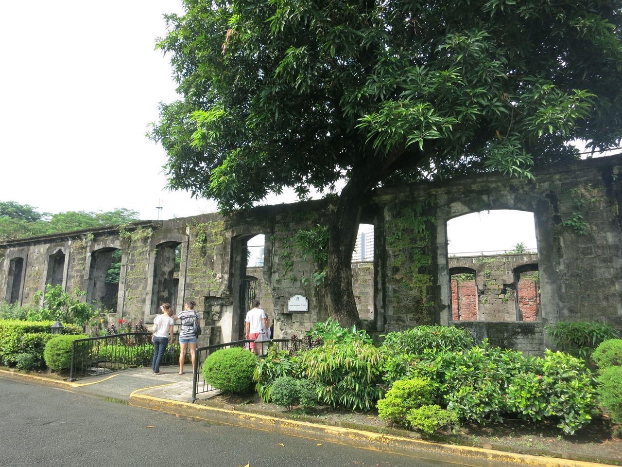 http://www.shintoko.jp/engblog/archives/images/2013/11/131103_intramuros1278.jpg