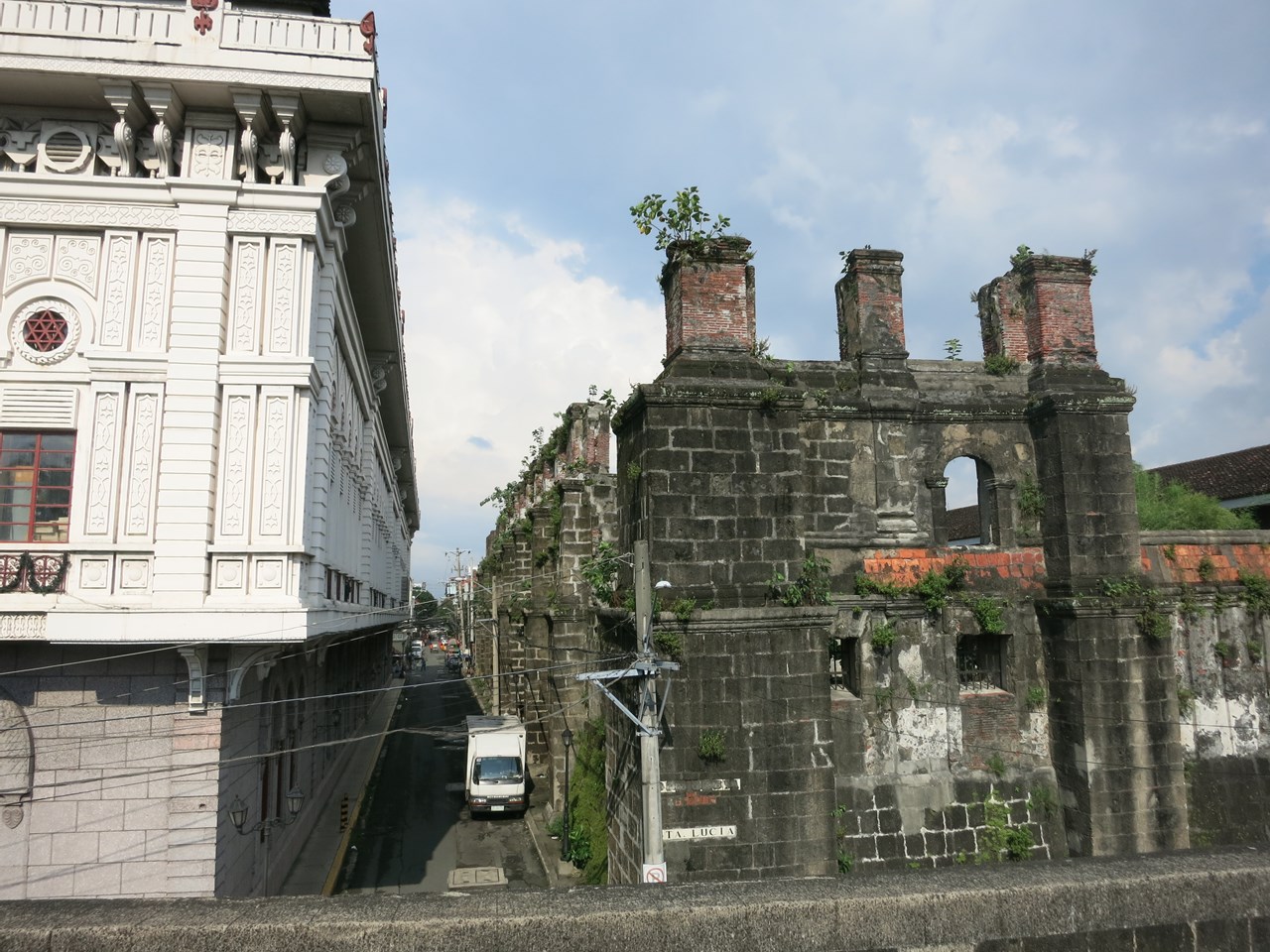 http://www.shintoko.jp/engblog/archives/images/2013/11/131103_intramuros1342.jpg