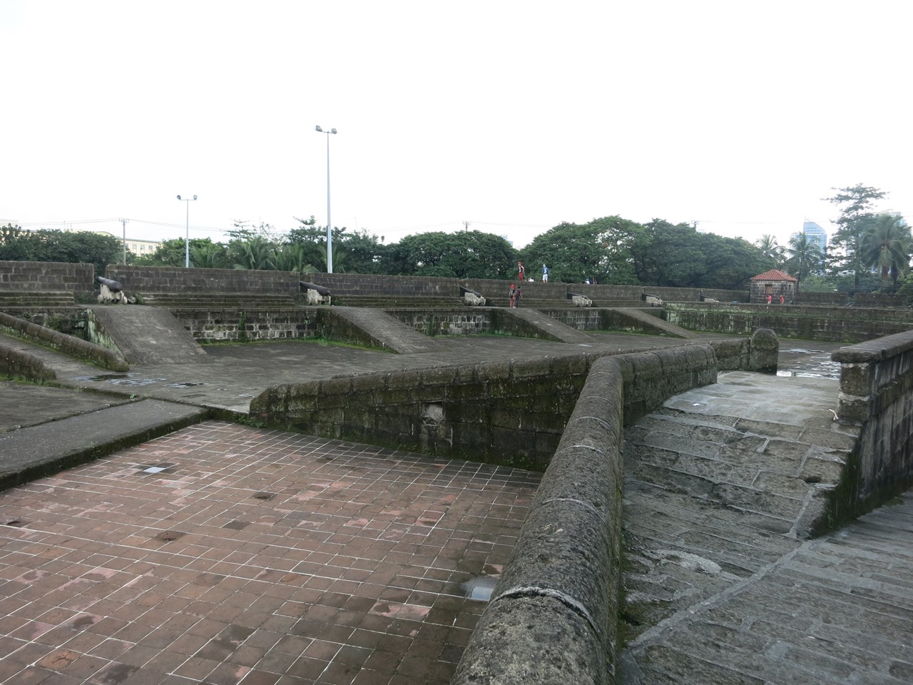 http://www.shintoko.jp/engblog/archives/images/2013/11/131103_intramuros1357.jpg