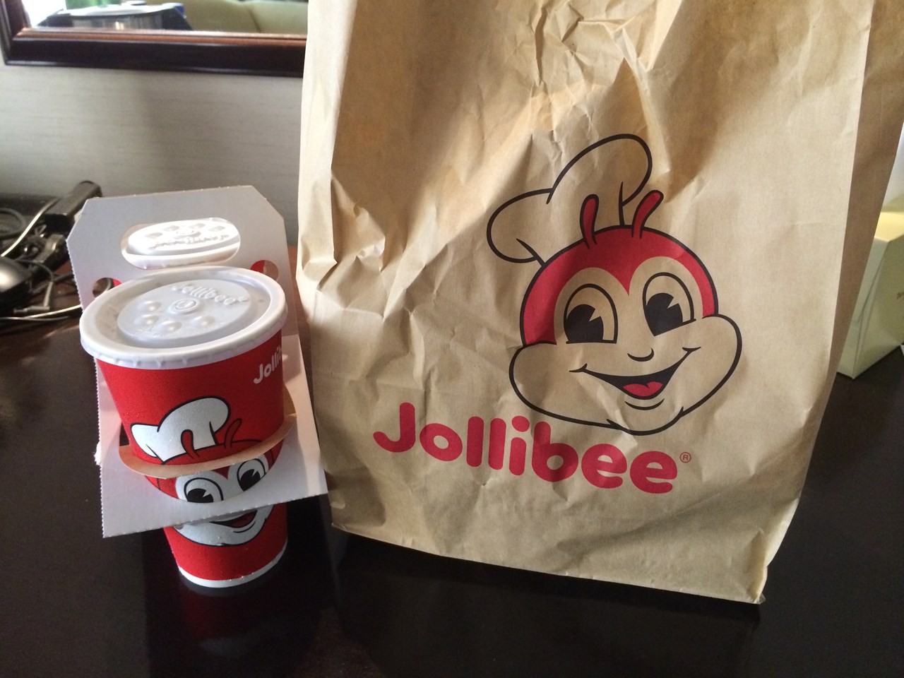 http://www.shintoko.jp/engblog/archives/images/2013/11/131110_jollibee1077.jpg