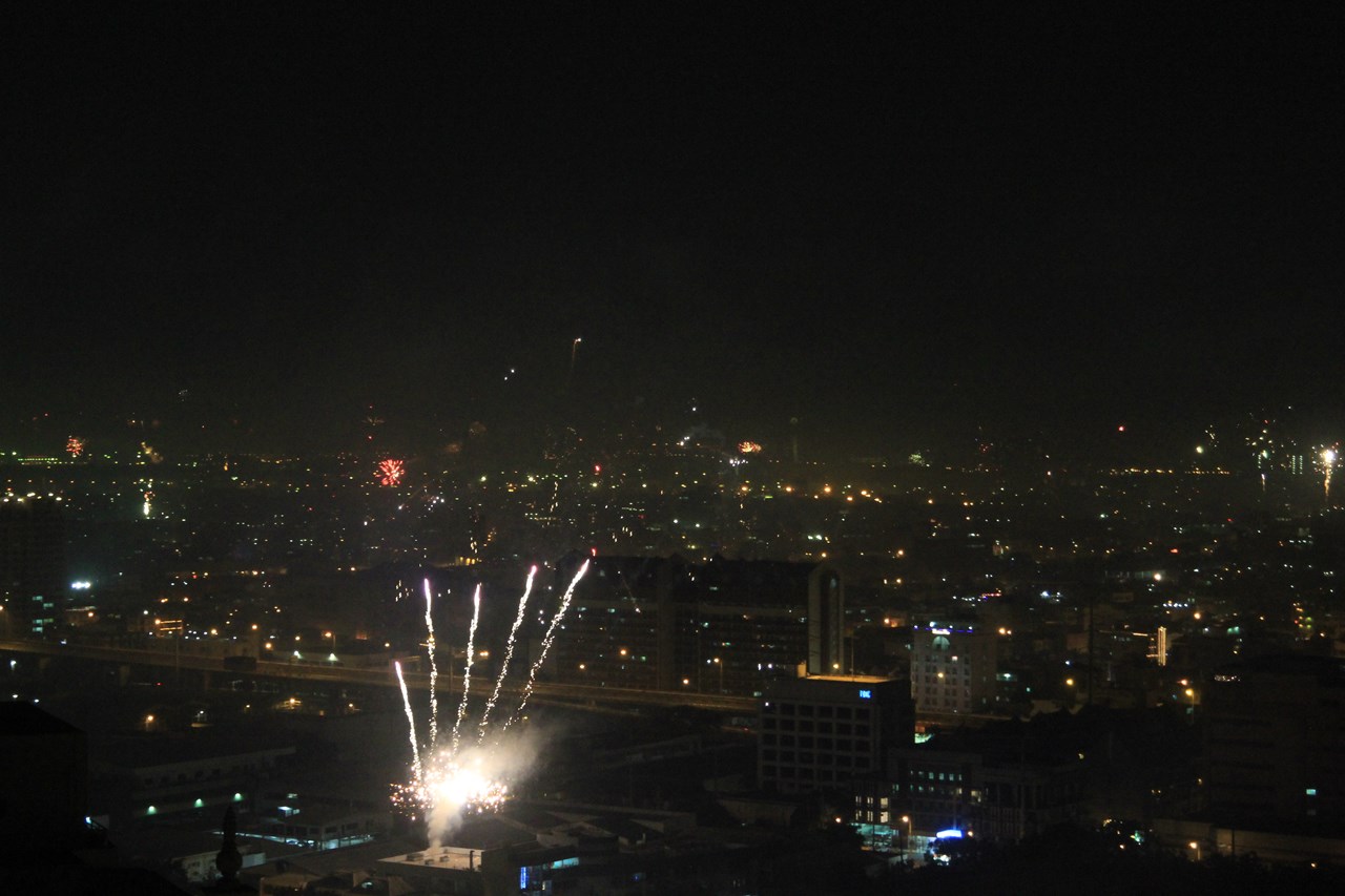 http://www.shintoko.jp/engblog/archives/images/2014/01/140101_manilafireworks6695.jpg