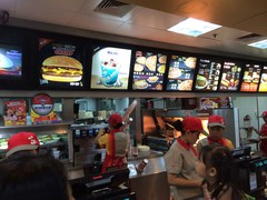 131110_jollibee1075.jpg